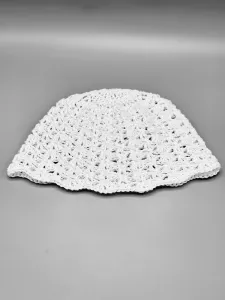 Ručně háčkovaná letní čepka bílá D3 (58 - 60 cm)