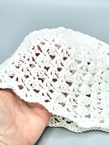 Ručně háčkovaná letní čepka bílá D3 (58 - 60 cm)