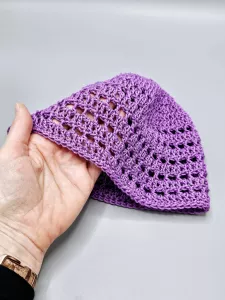 Ručně háčkovaná letní čepka fialová E1 (50 - 54 cm)
