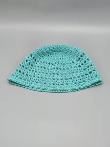 Ručně háčkovaná letní čepka nefritově zelená E1 (50 - 54 cm)