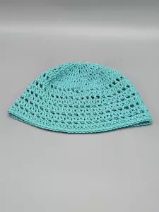 Ručně háčkovaná letní čepka nefritově zelená E1 (50 - 54 cm)