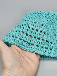 Ručně háčkovaná letní čepka nefritově zelená E1 (50 - 54 cm)