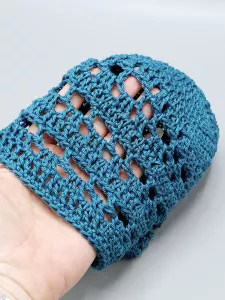 Ručně háčkovaná letní čepka petrolejová C2 (55 - 59 cm)