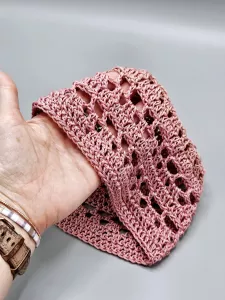 Ručně háčkovaná letní čepka starorůžová C3 (58 - 60 cm)