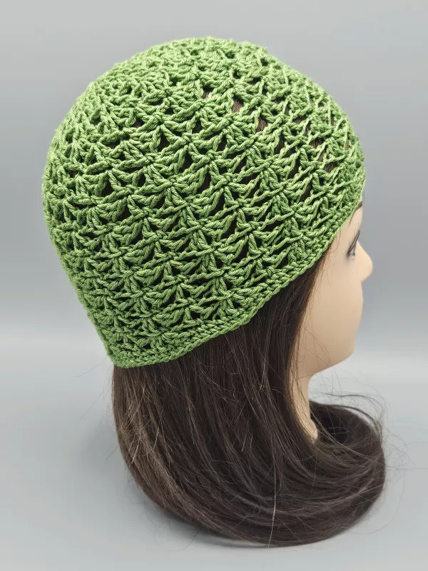 Ručně háčkovaná letní čepka trávově zelená D1 (50 - 54 cm)