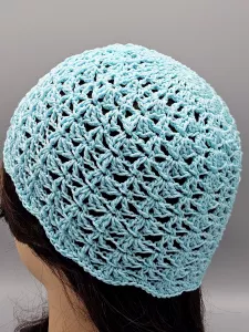 Ručně háčkovaná letní čepka trávově zelená D2 (55 - 59 cm)