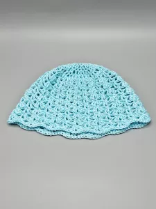 Ručně háčkovaná letní čepka trávově zelená D2 (55 - 59 cm)