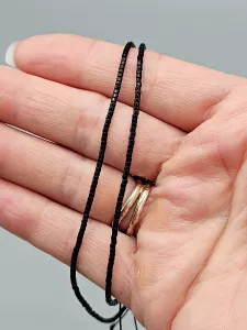 Miyuki Delica náramek na nohu shamballa - odstín černá