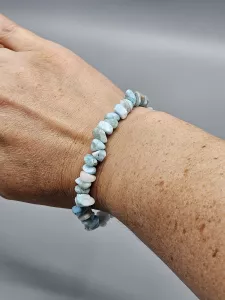 Náramek Larimar AA kvalita z čistých nepravidelných tvarů 20 cm
