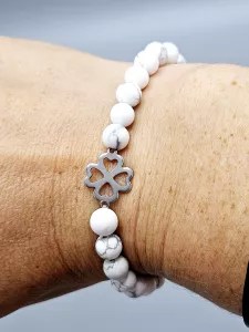 Náramek Magnezit se čtyřlístkem 6 mm Náramek Magnezit se čtyřlístkem 6 mm