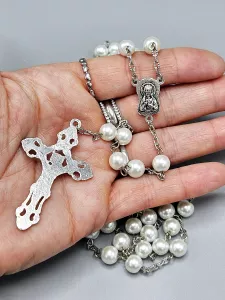 Růženec bílé perly s Madonou i Ježíšem Růženec bílé perly s Madonou i Ježíšem