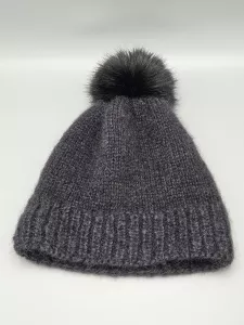 Ručně pletená čepice černá dámská velikost (56 - 60 cm) Ručně pletená čepice černá dámská velikost (56 - 60 cm)