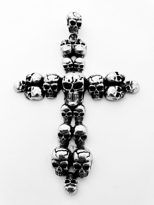 Ocelový přívěsek - Kříž s lebkami velký